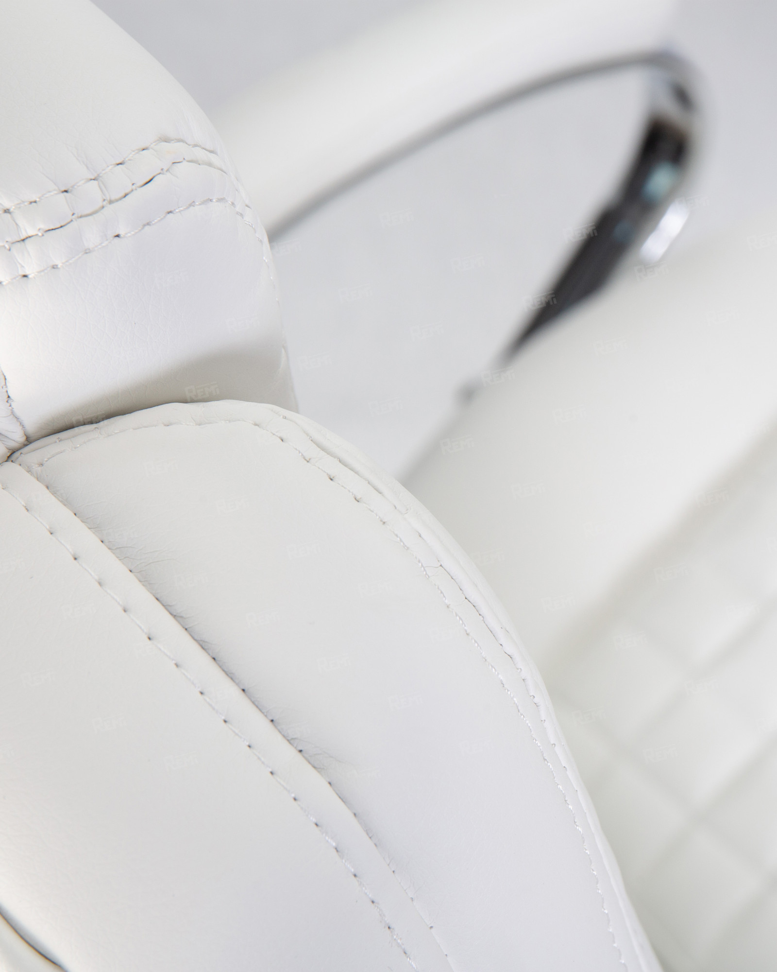 CHESTER, Кресло для руководителя, цвет сиденья белый, цвет основания хромированная сталь (арт. LMR-114B)